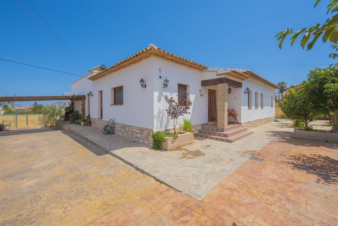 Villa in Calp / Calpe, Valencian Community, Spain 1 - 15940399