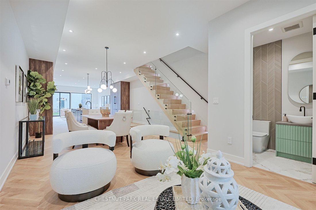 House in Toronto, Ontario, Canada 4 - 15944674