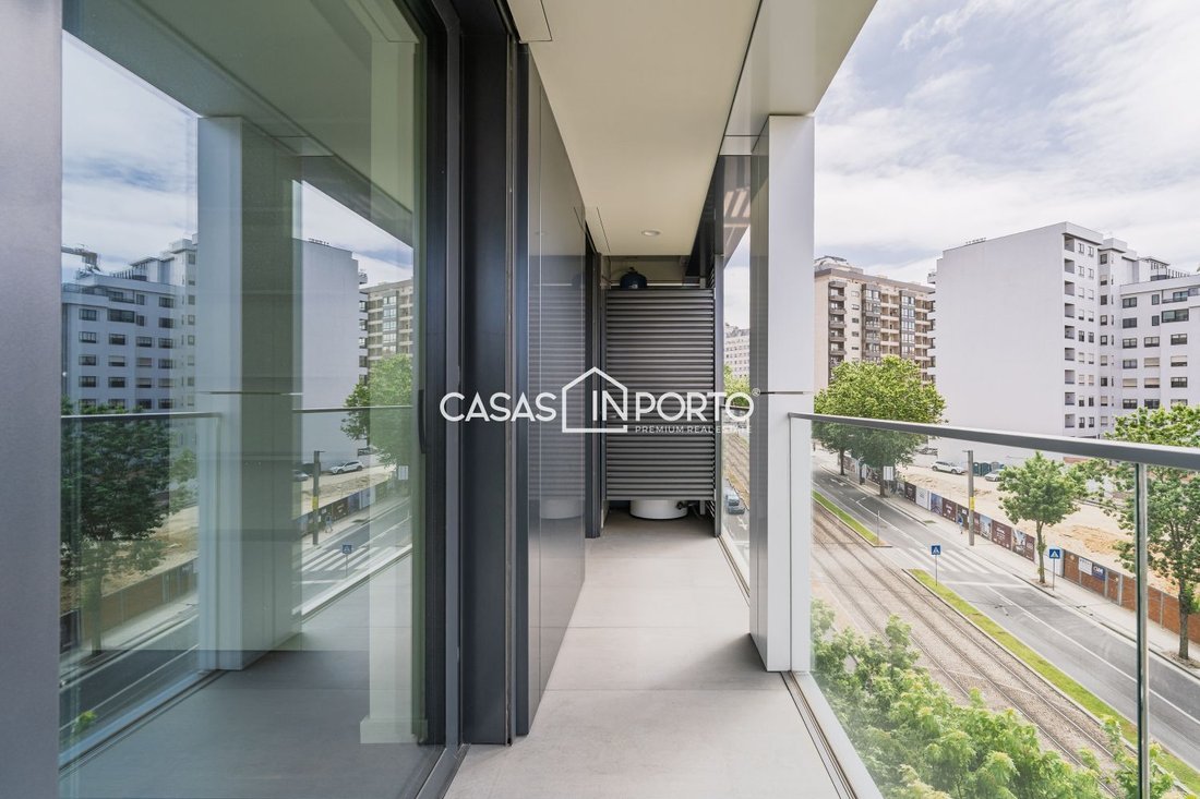 Apartment in Mafamude e Vilar do Paraiso, Porto District, Portugal 2 - 15942865