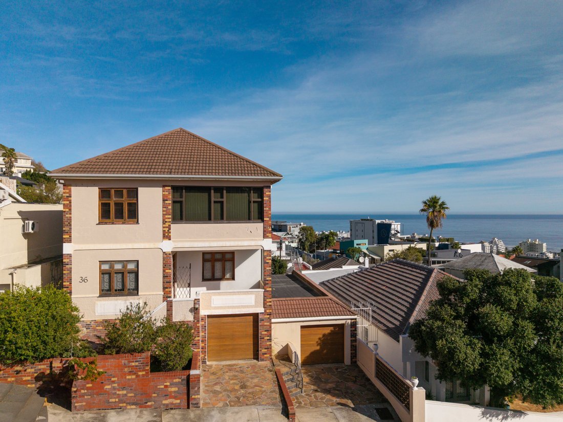 Grand Old Dame With Endless In Cape Town Western Cape South Africa 1100xxs