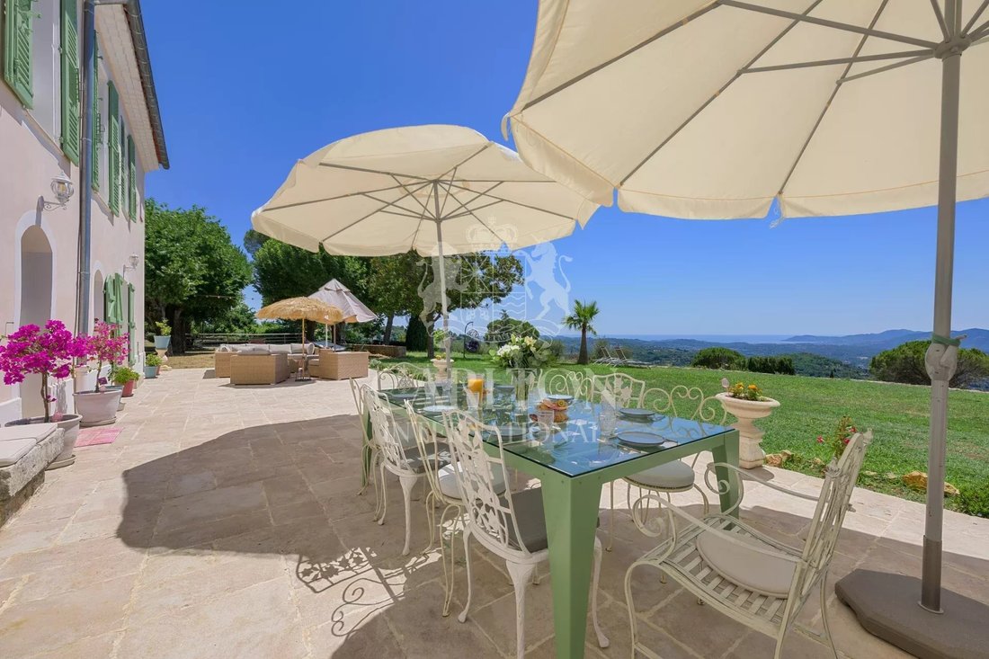 Estate in Grasse, Provence-Alpes-Côte d'Azur, France 1 - 15940811