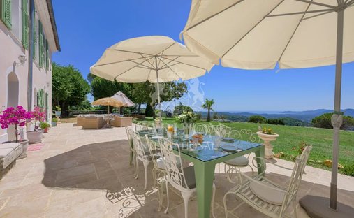 Estate in Grasse, Provence-Alpes-Côte d'Azur, France 1