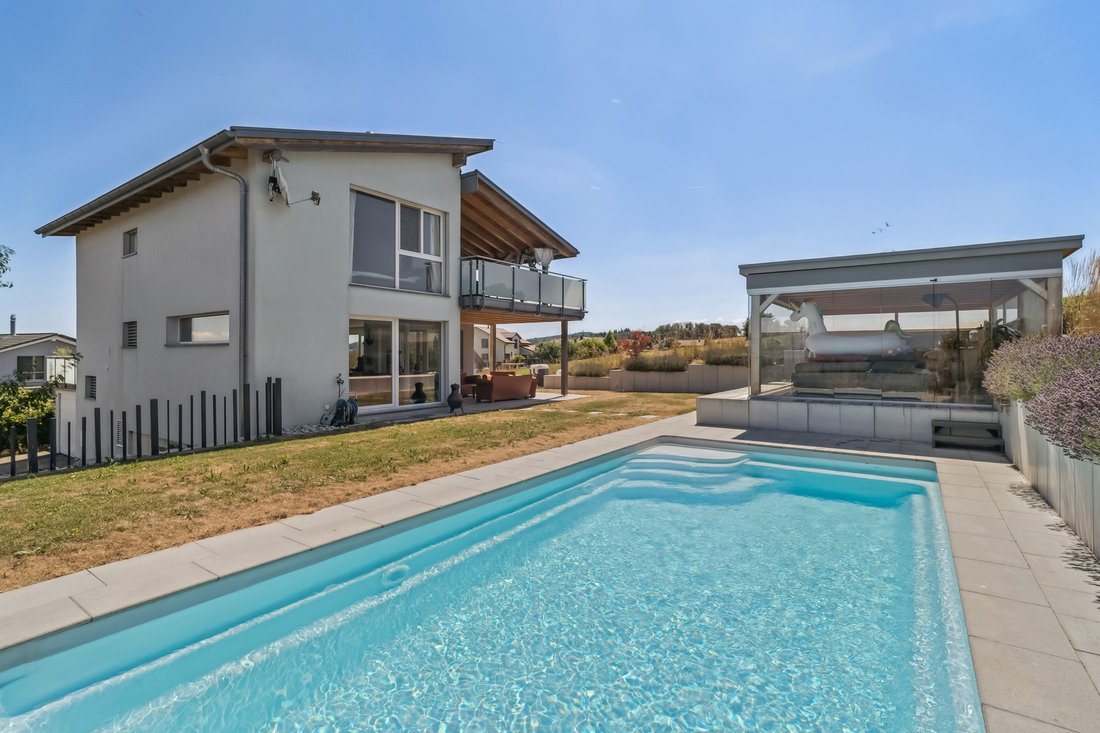 Elegant 6.5 Room Detached Villa With Swimming Pool And Jacuzzi