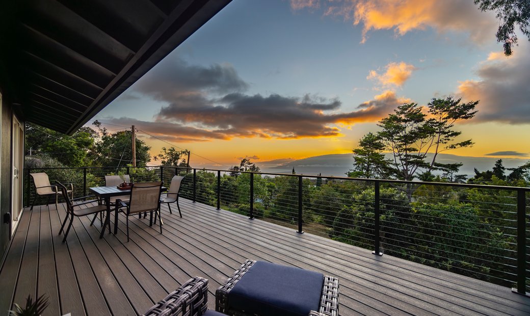 Renovated Modern Retreat In The - 1040x620xc