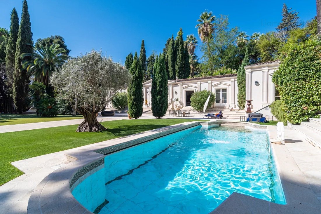 Villa in Cannes, Provence-Alpes-Côte d'Azur, France 5 - 12395367