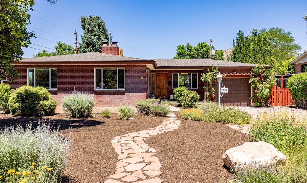 Adorable Home In An Unbeatable - 1040x620xc