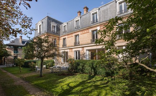 House in Paris, Île-de-France, France 1
