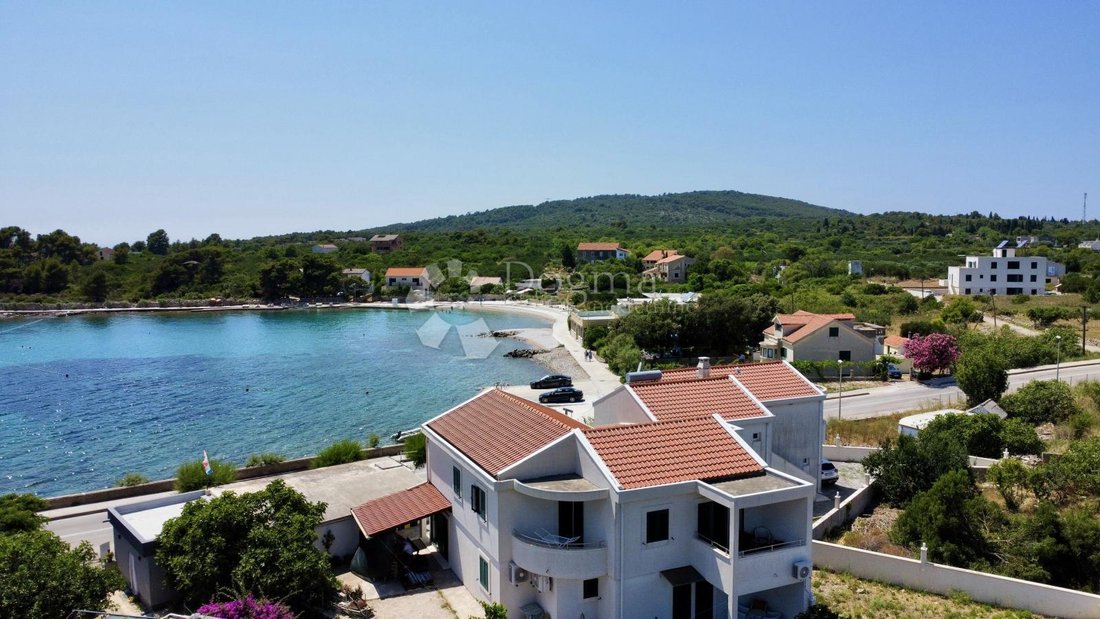 House in Sucuraj, Split-Dalmatia County, Croatia 1 - 15942880