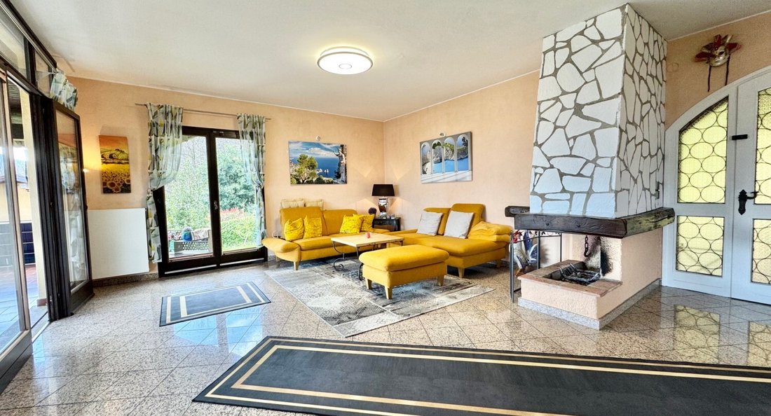 House in Cadegliano-Viconago, Lombardy, Italy 2 - 15942350