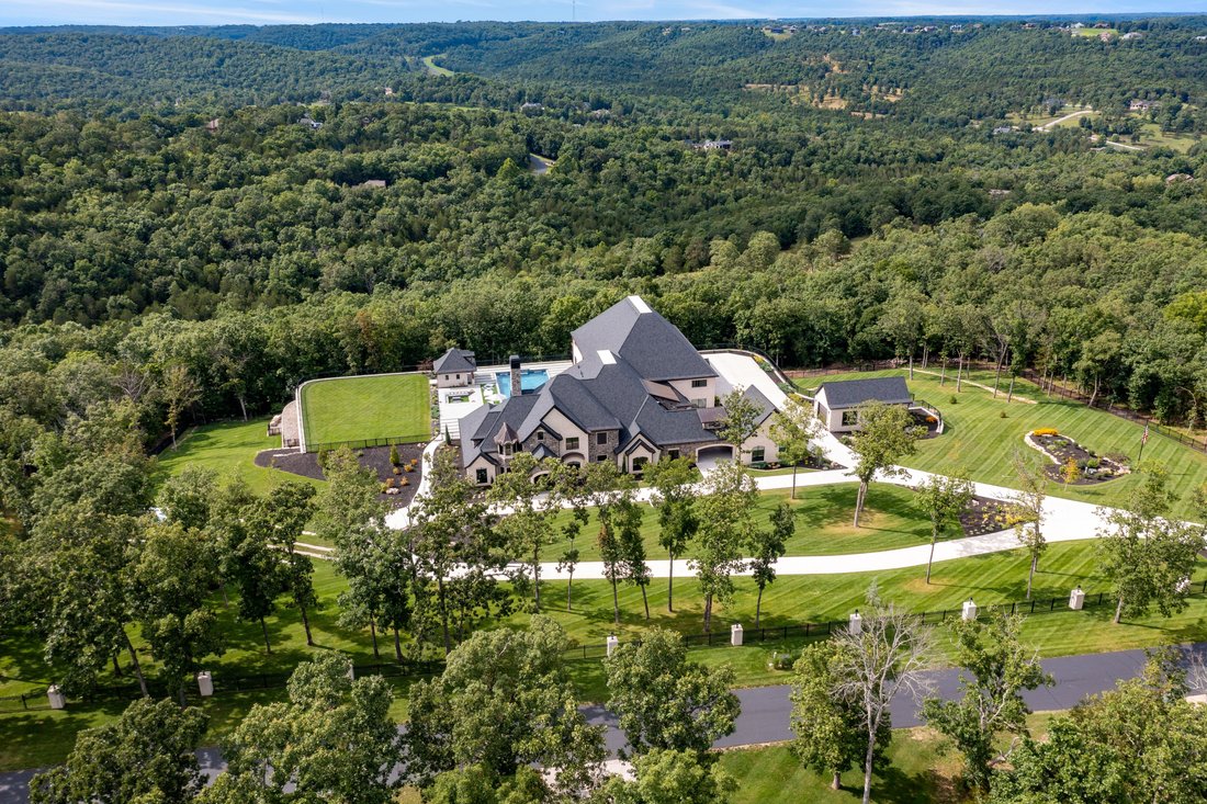 Luxurious Ozark Mountain Estate - 1100xxs