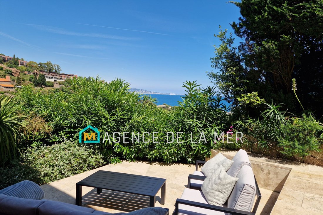 Villa in Théoule-sur-Mer, Provence-Alpes-Côte d'Azur, France 2 - 15941248