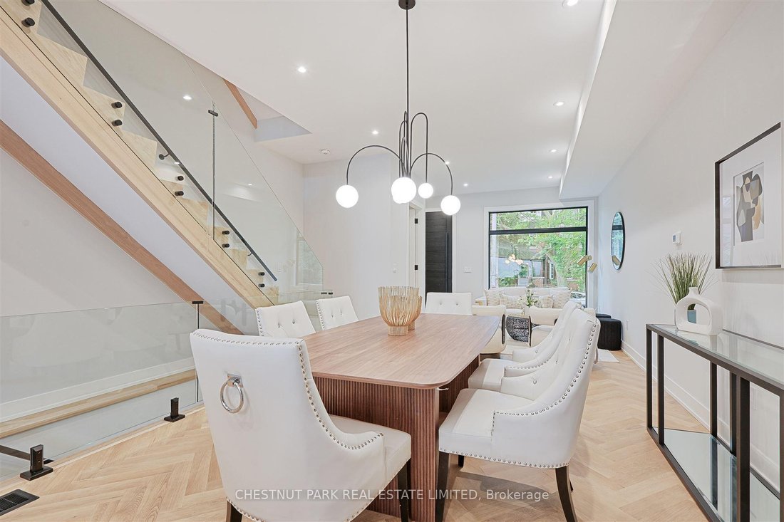 House in Toronto, Ontario, Canada 5 - 15944674