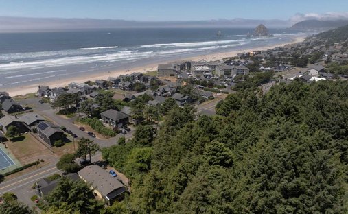 Land in Cannon Beach, Oregon, United States 1