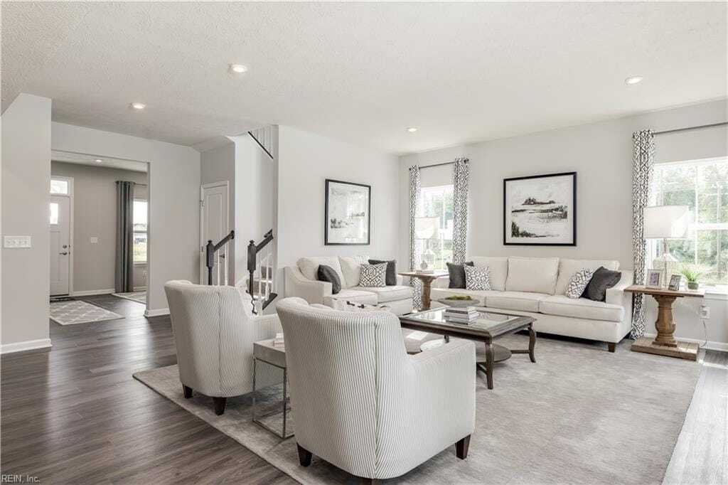 Single Family For Sale In Suffolk - 1100xxs