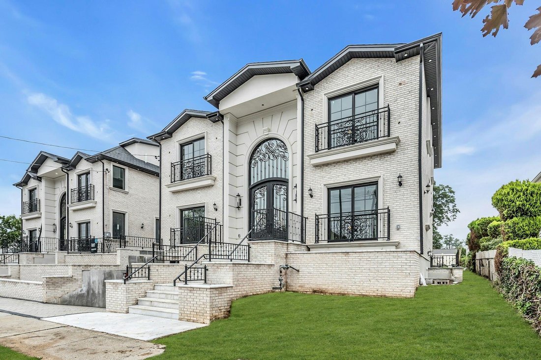 House Glen Oaks In New York New - 1100xxs