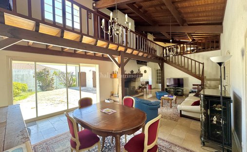 House in Nord, Artigues-pres-Bordeaux, France 1