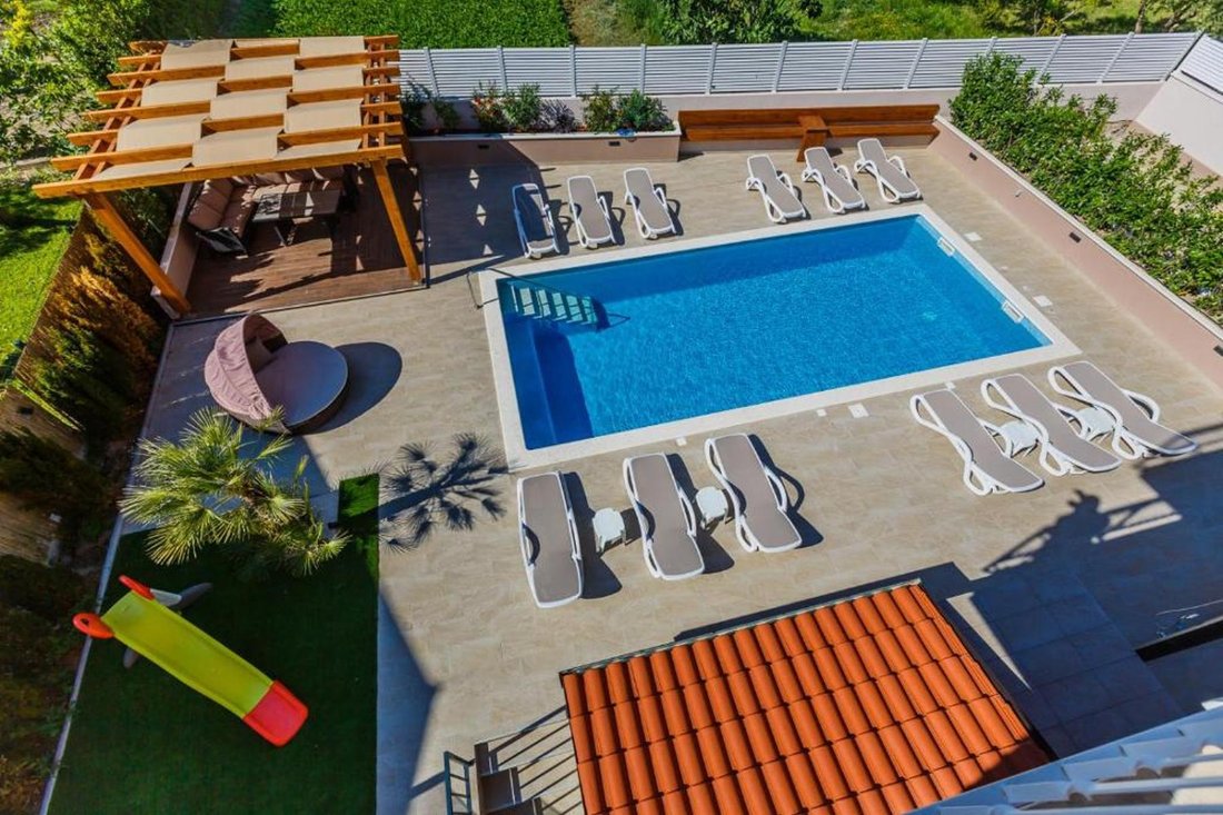 Villa in Kastel Luksic, Split-Dalmatia County, Croatia 1 - 15948111