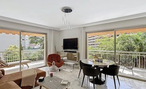 19 Th C Castle Outbuildings, Stabbles, Pool