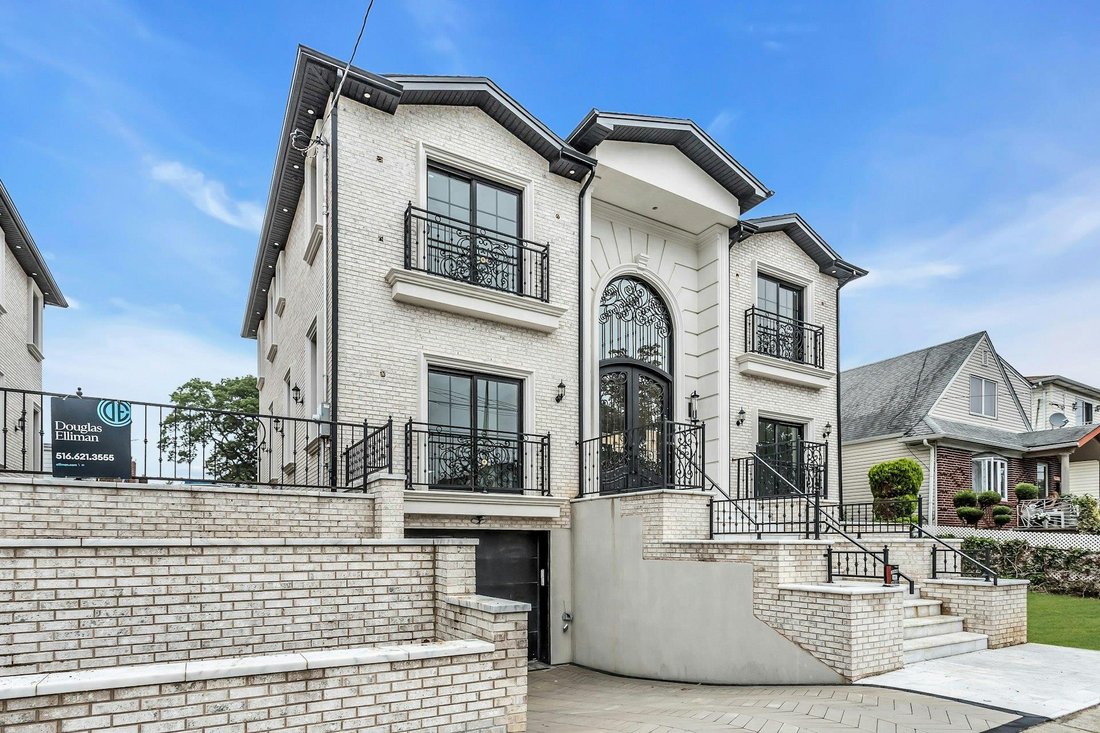 House Glen Oaks In New York New - 1100xxs