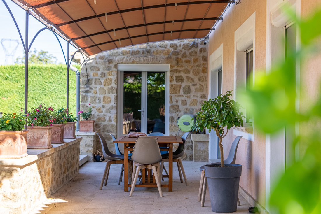 Le Rêve Provençal: A Luberon Castle Whispering of Sunlit Centuries - 5