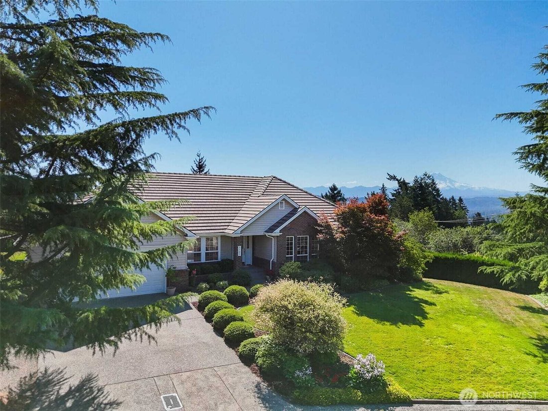 Single Family For Sale In Edgewood - 1100xxs
