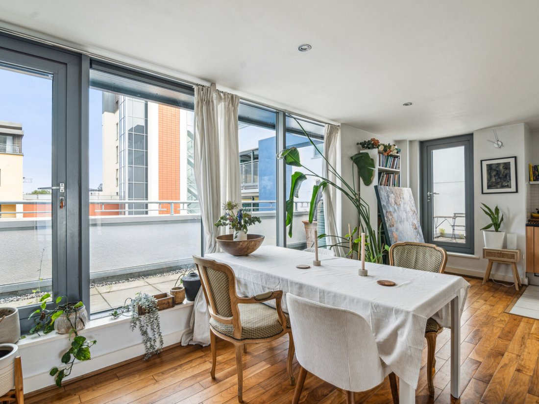 A Bright And Spacious Penthouse Apartment In London England United Photo Inspiration