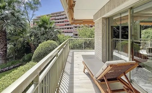 19 Th C Castle Outbuildings, Stabbles, Pool