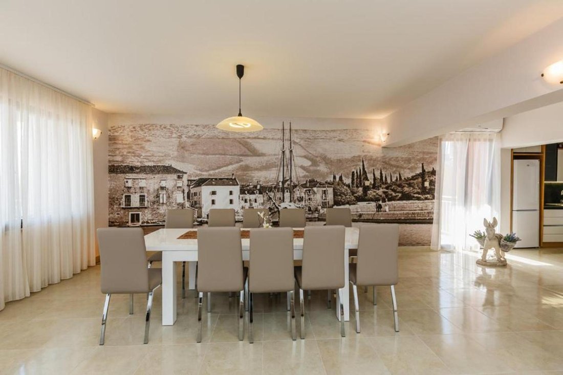 Villa in Kastel Luksic, Split-Dalmatia County, Croatia 3 - 15948111