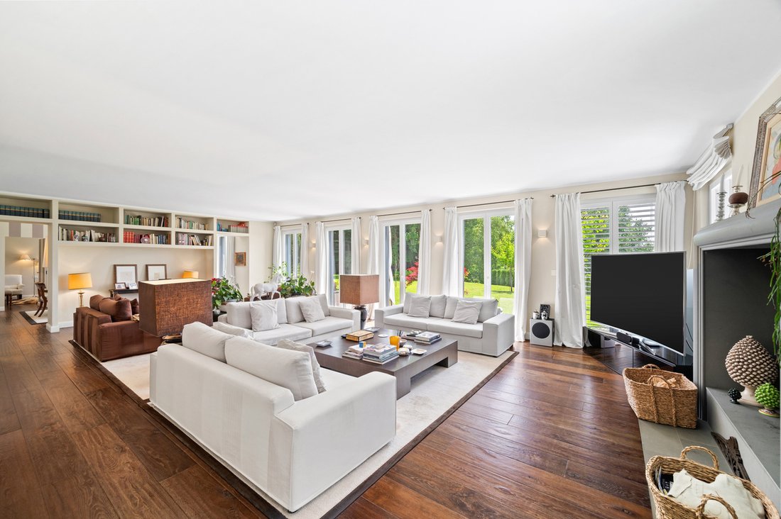 Elegant Family Property, Quiet And With Lake Views In Epalinges