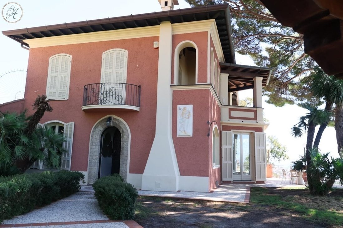 Villa in Menton, Provence-Alpes-Côte d'Azur, France 2 - 15951973