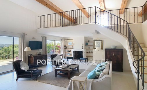 Villa in Azurville-Val Claret, Antibes, France 1