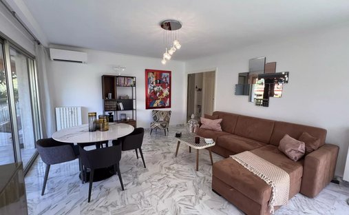 19 Th C Castle Outbuildings, Stabbles, Pool