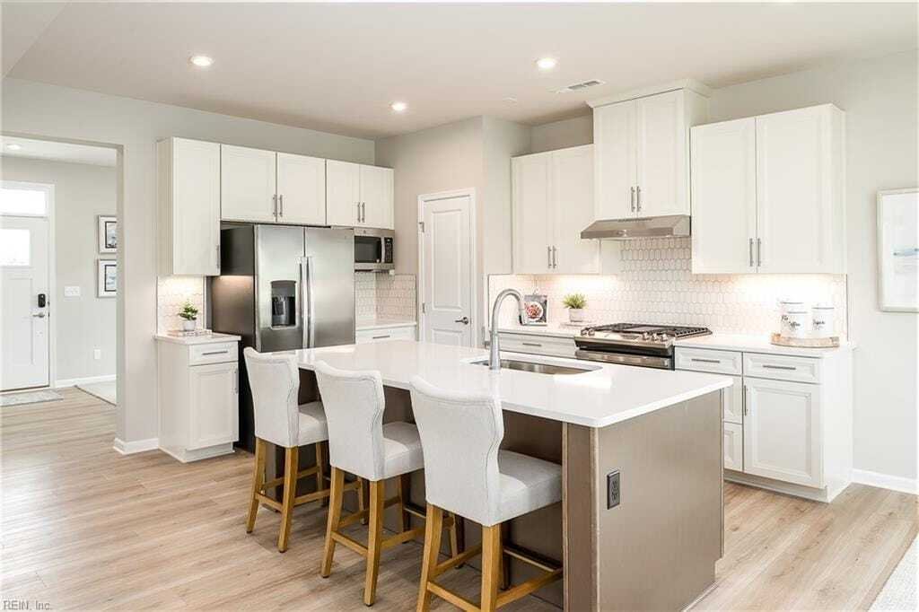 Single Family For Sale In Gloucester - 1100xxs