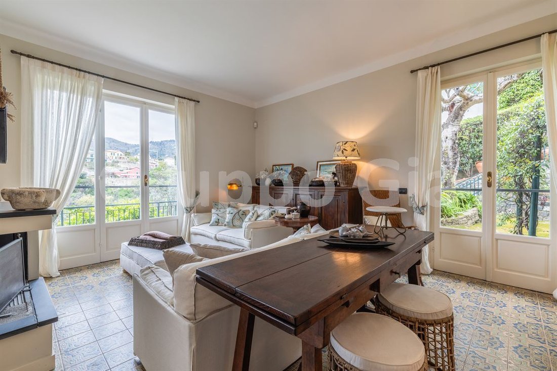 Villa in Central Hill, Alassio, Liguria 3 - 15937750