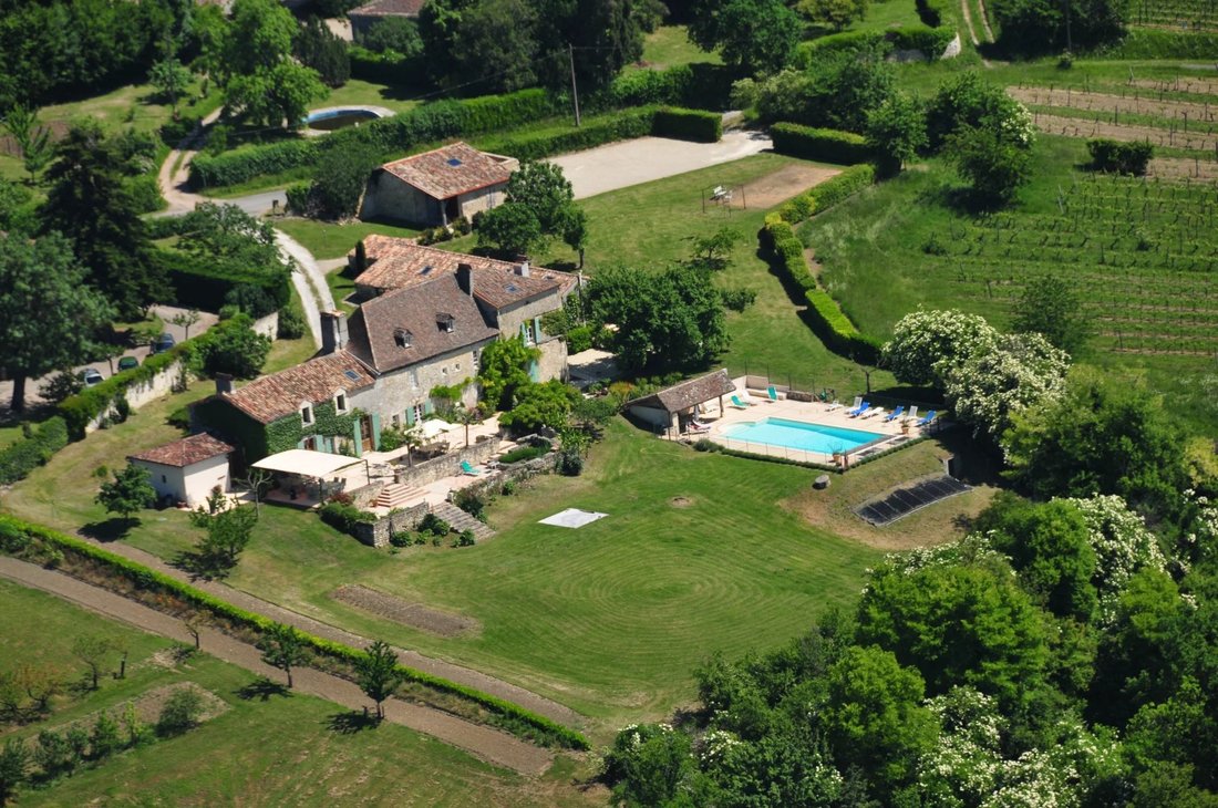 House in Saint-Antoine-de-Breuilh, Nouvelle-Aquitaine, France 1 - 15396221