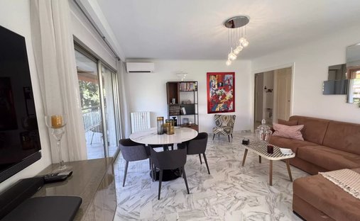 19 Th C Castle Outbuildings, Stabbles, Pool