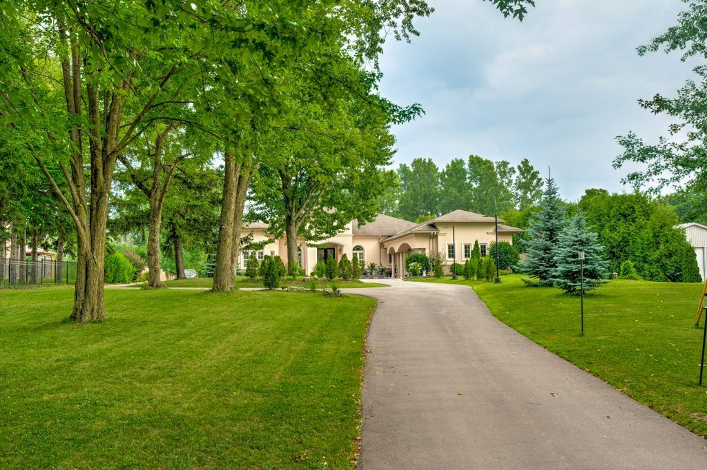 House in Burlington, Ontario, Canada 3 - 15947530