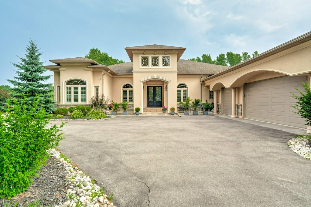 House in Burlington, Ontario, Canada 1 - 15947530