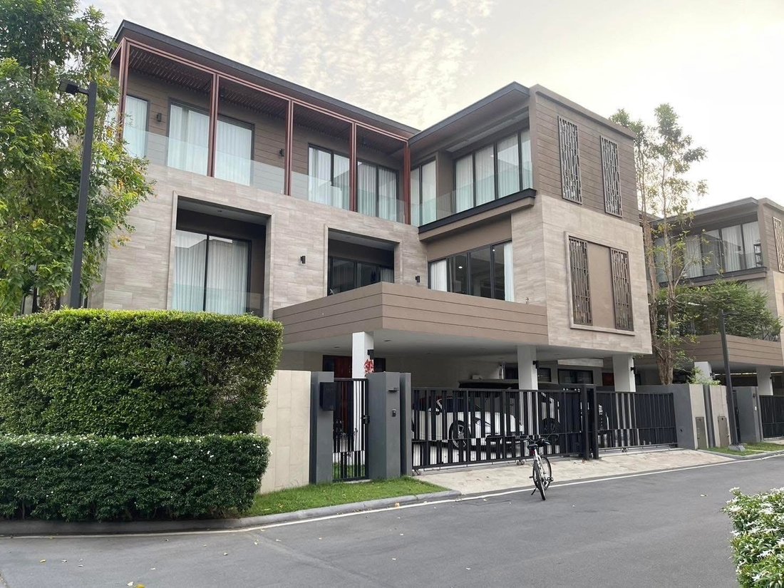 4 Bedroom House for sale at Vana Residence Rama 9 - Srinakarin
