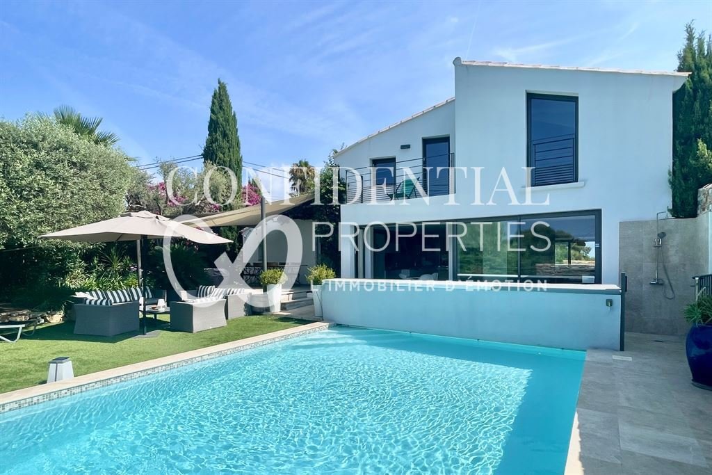Villa in Sanary-sur-Mer, Provence-Alpes-Côte d'Azur, France 2 - 15946513