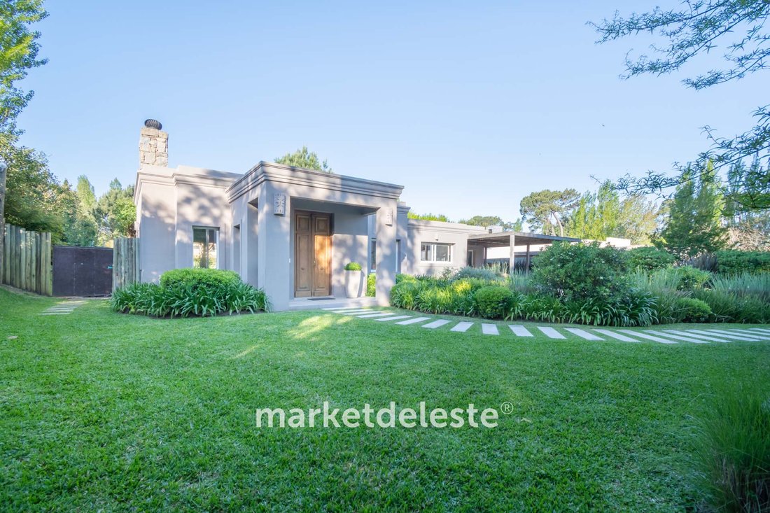 House in Punta del Este, Maldonado Department, Uruguay 2 - 15954517