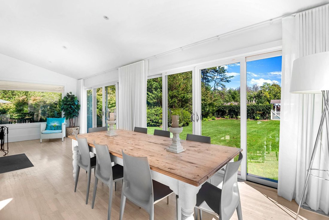Light Filled Hamptons Escape With - 1100xxs