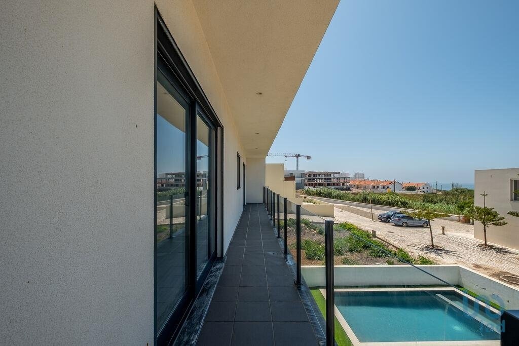 Townhouse in Silveira, Lisbon, Portugal 3 - 15958409