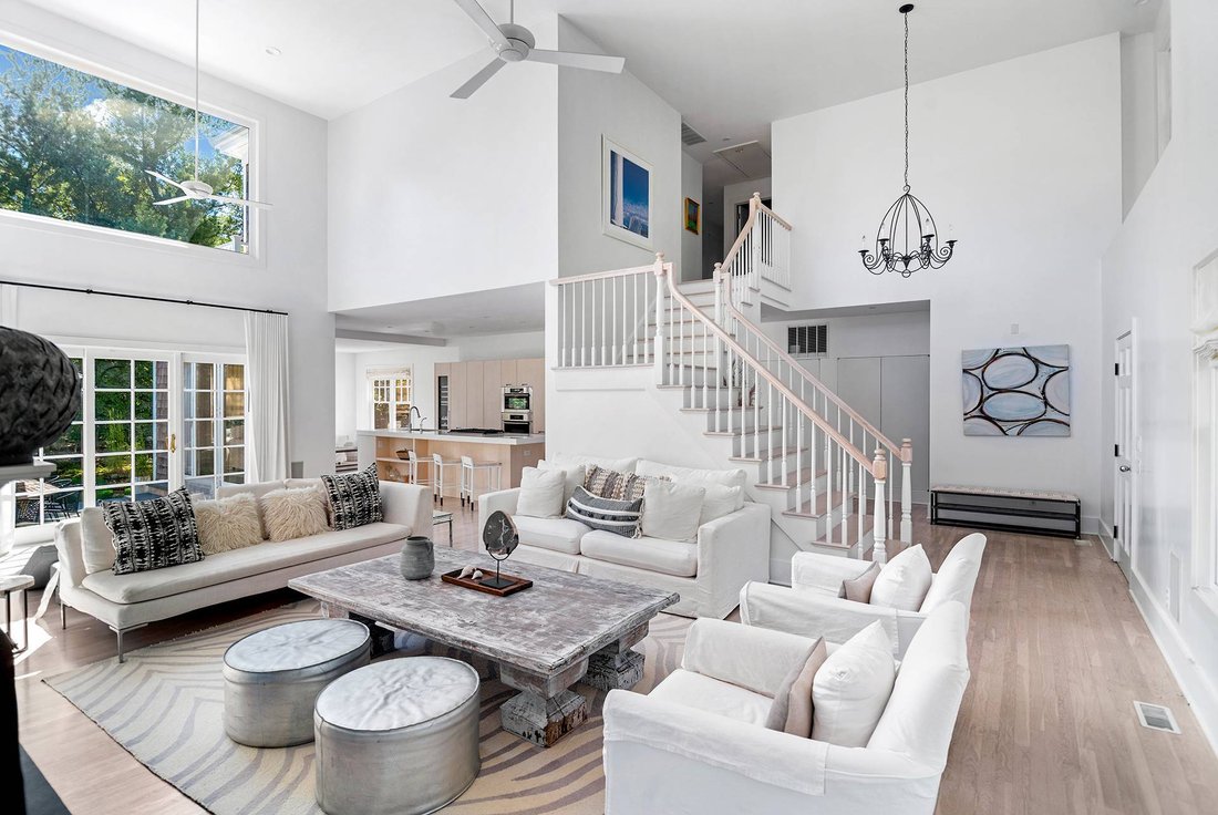 Light Filled Hamptons Escape With - 1100xxs