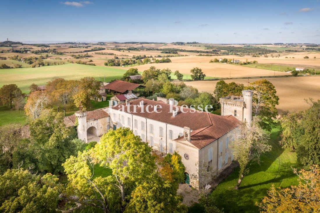 Château des Rêves: An 18th-Century Armagnac Jewel in Occitanie’s Golden Light