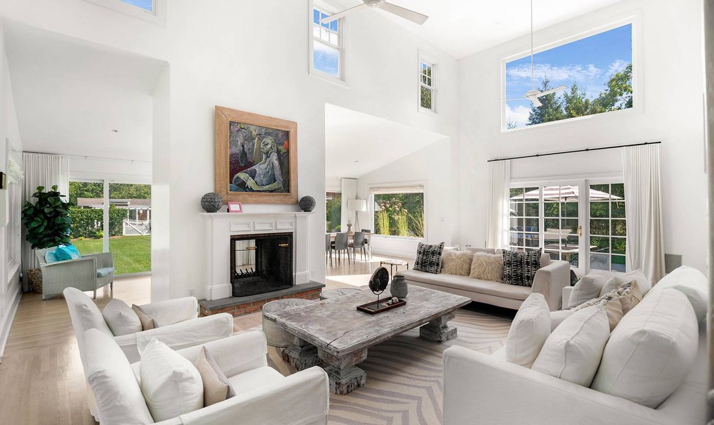 Light Filled Hamptons Escape With - 1040x620xc