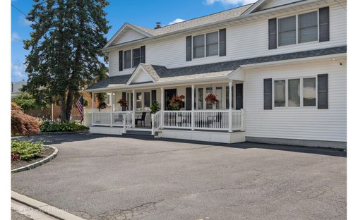 House in Massapequa, New York, United States 1