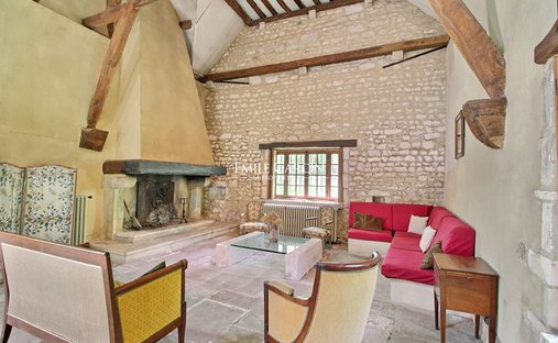 Castle for Sale in Auxerre, Bourgogne-Franche-Comté, France