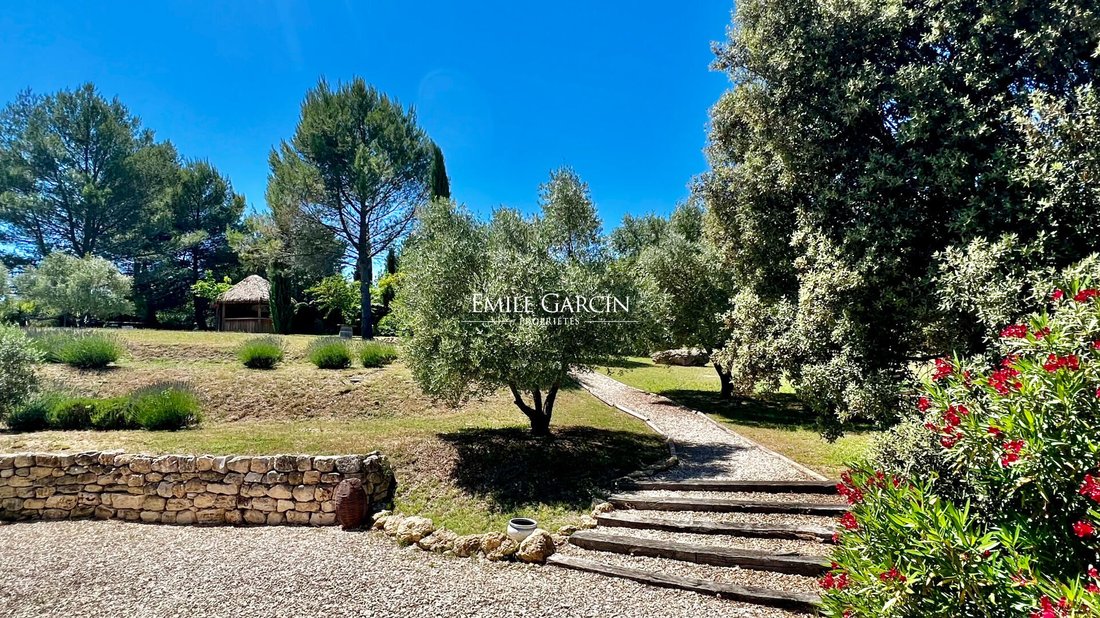 Villa in Cadenet, Provence-Alpes-Côte d'Azur, France 4 - 15955325