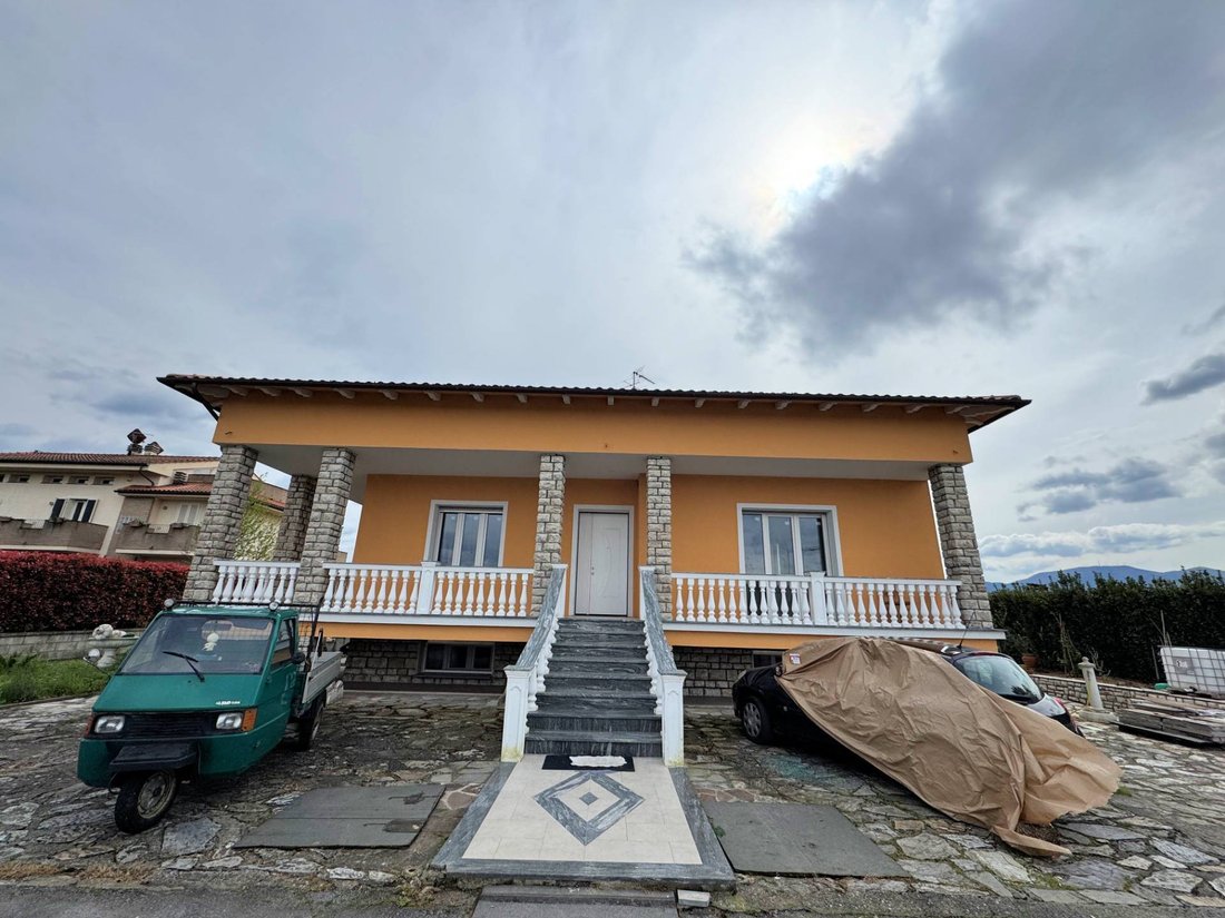 Villa in Altopascio Centro, Altopascio, Tuscany 2 - 15956908